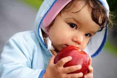 Mangiare frutta non lavata è causa di infezione parassitaria