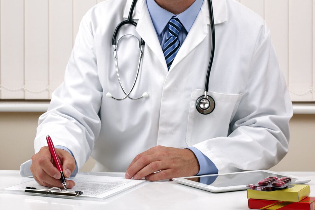 Il medico prescrive un trattamento contro i vermi