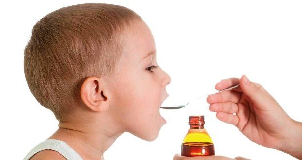 Sospensione per il trattamento dei vermi in un bambino